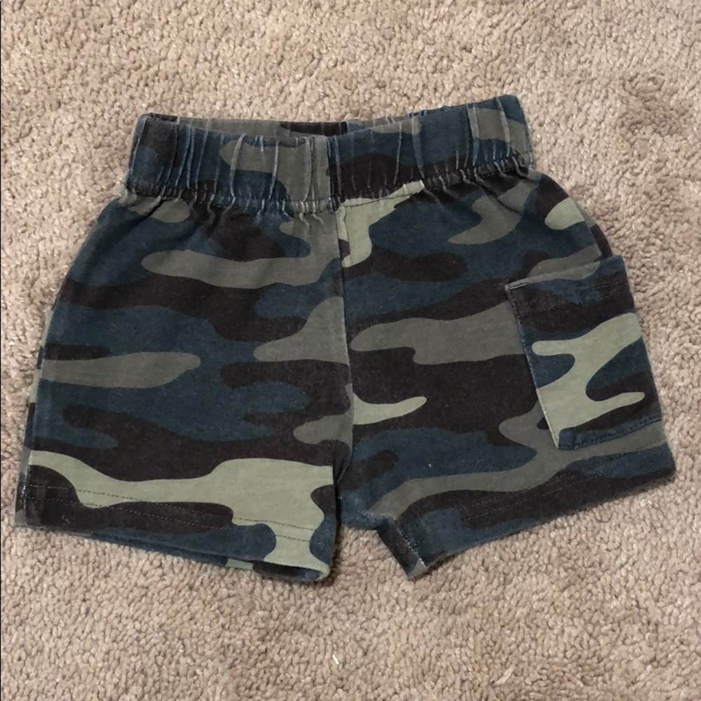 5/$15 Carter’s 9mo boy camo shorts